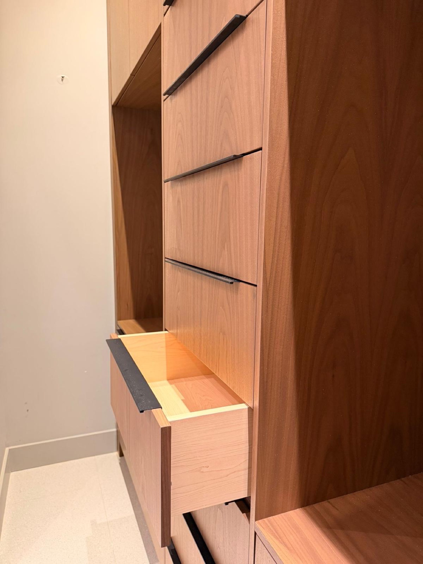 Standalone oak wardrobe